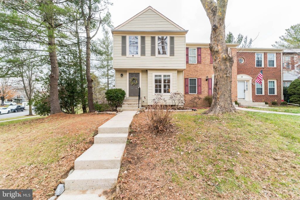 2 Cross Laurel Ct, Germantown, MD 20876