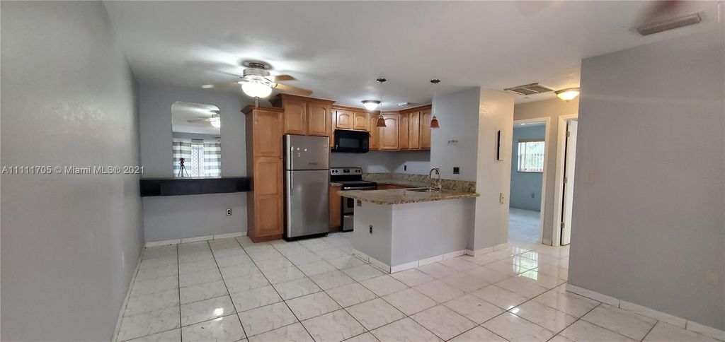 15619 SW 73rd Circle Ter #104, Miami, FL 33193