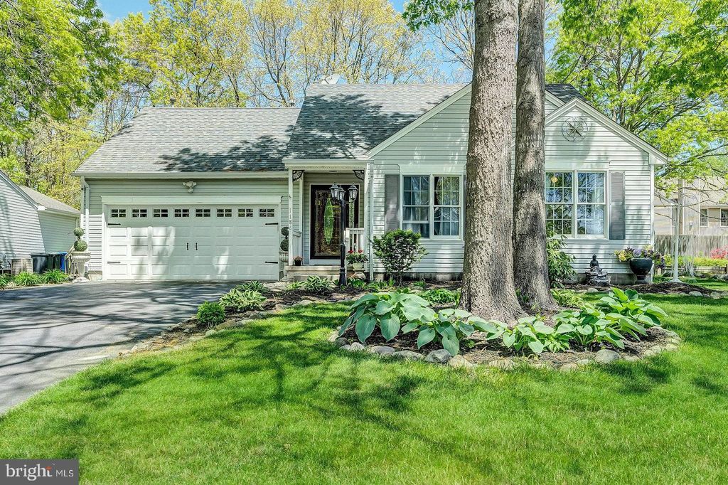 1186 Steamer Ave, Manahawkin, NJ 08050