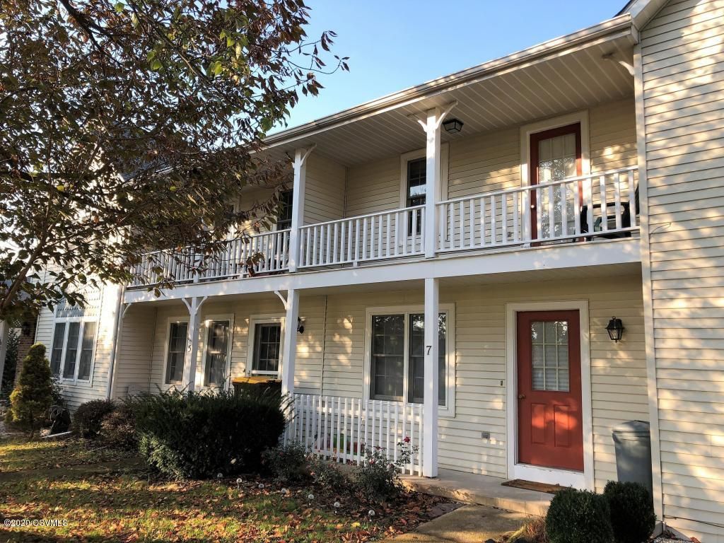 829 Greenbriar Ln, Danville, PA 17821