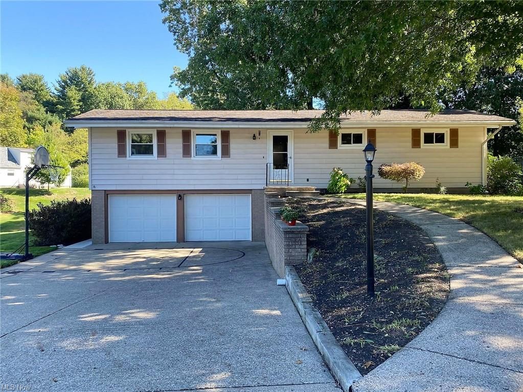 1670 Evergreen Park Dr, Coshocton, OH 43812