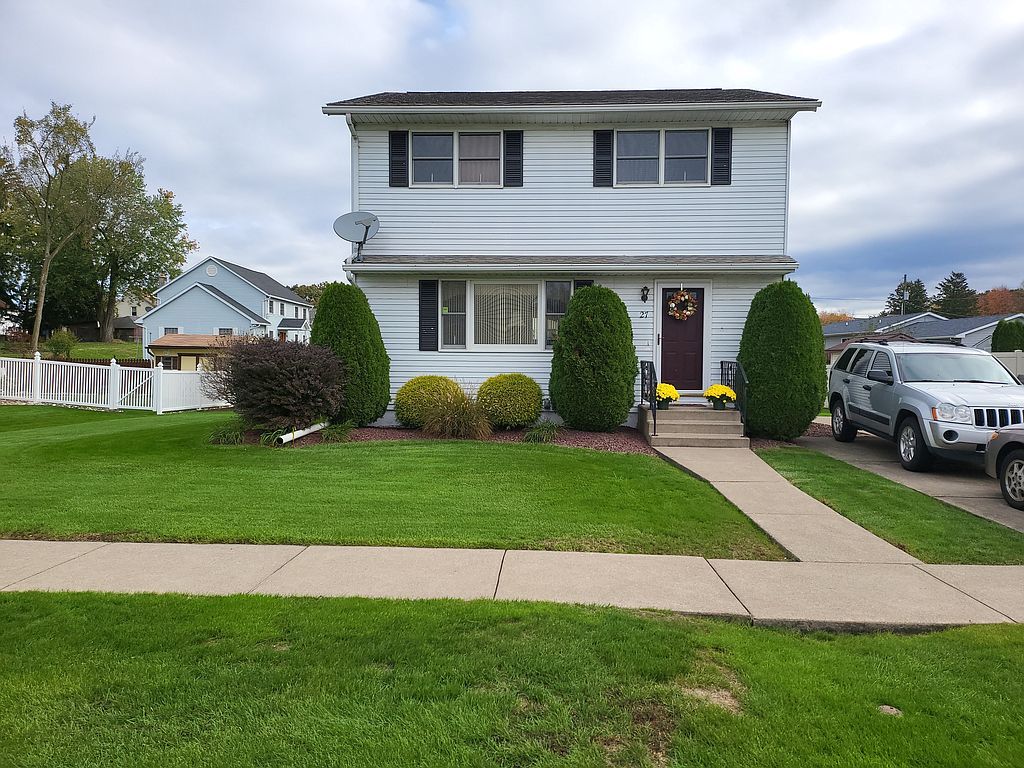 27 Lisa Dr, Larksville, PA 18704