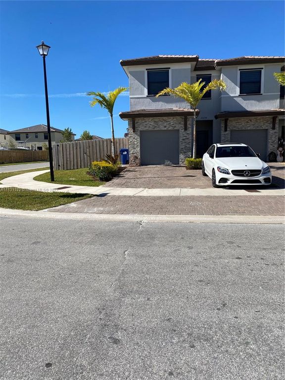 25198 SW 107th Ave, Homestead, FL 33032