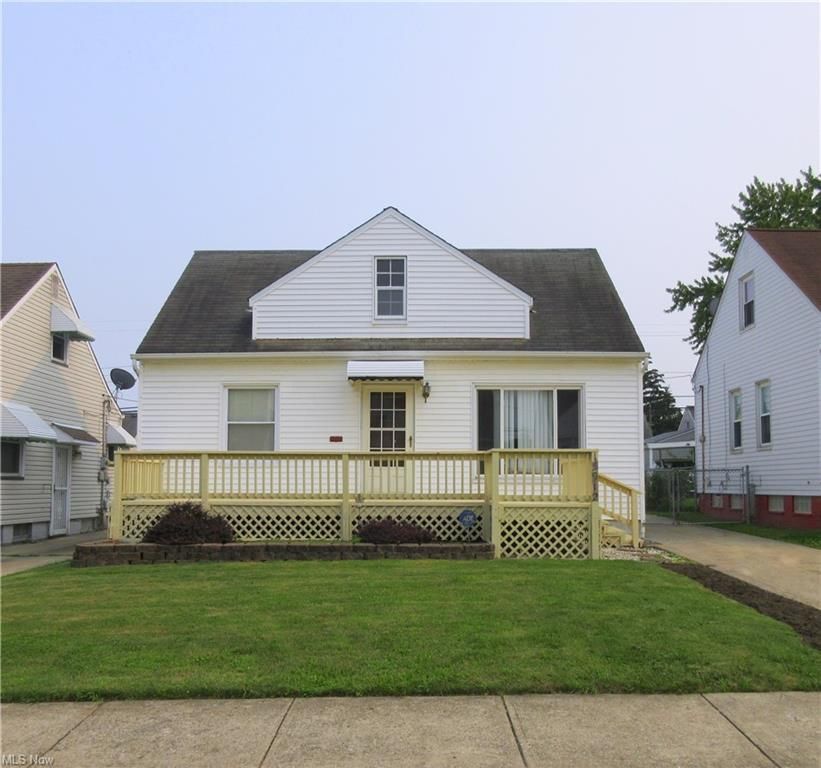15912 Edgewood Ave, Maple Heights, OH 44137