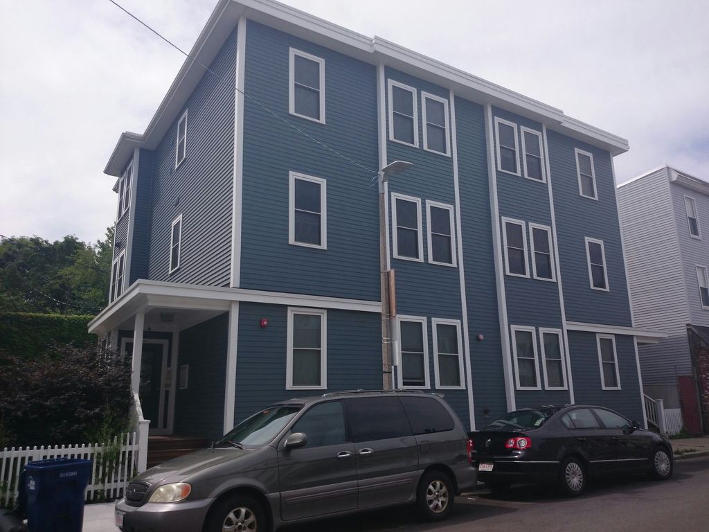 535 E 3rd St, South Boston, MA 02127