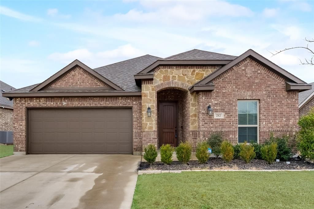 212 Buckskin Dr, Waxahachie, TX 75167