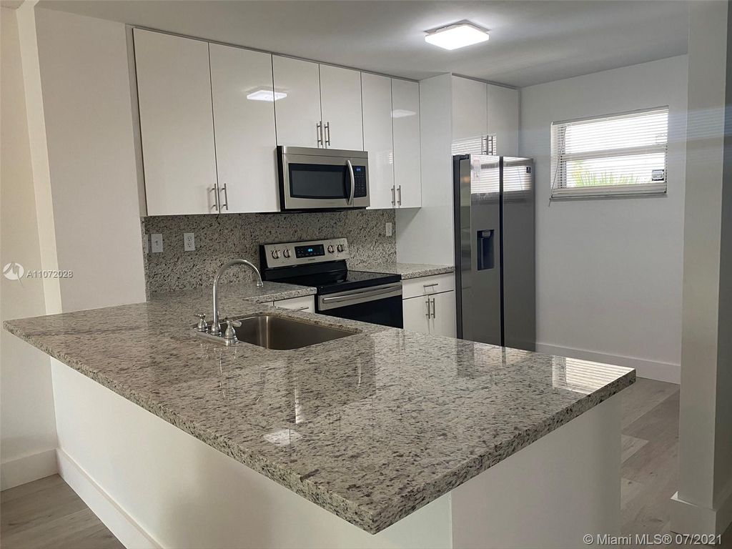 1075 Riverside Dr #405, Coral Springs, FL 33071