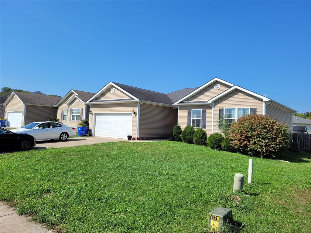 915 Hidden Creek St, Bowling Green, KY 42101