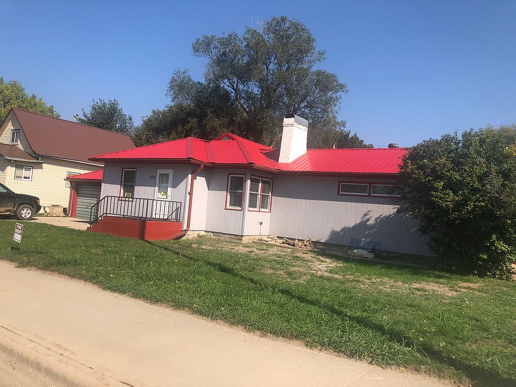 1119 W 3rd St, Redfield, SD 57469