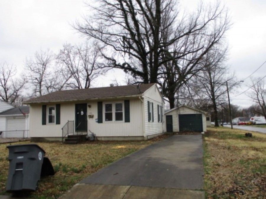 1701 Broadmoor Ave, Evansville, IN 47714 2 Bed SingleFamily Home 5 Photos Foreclosure