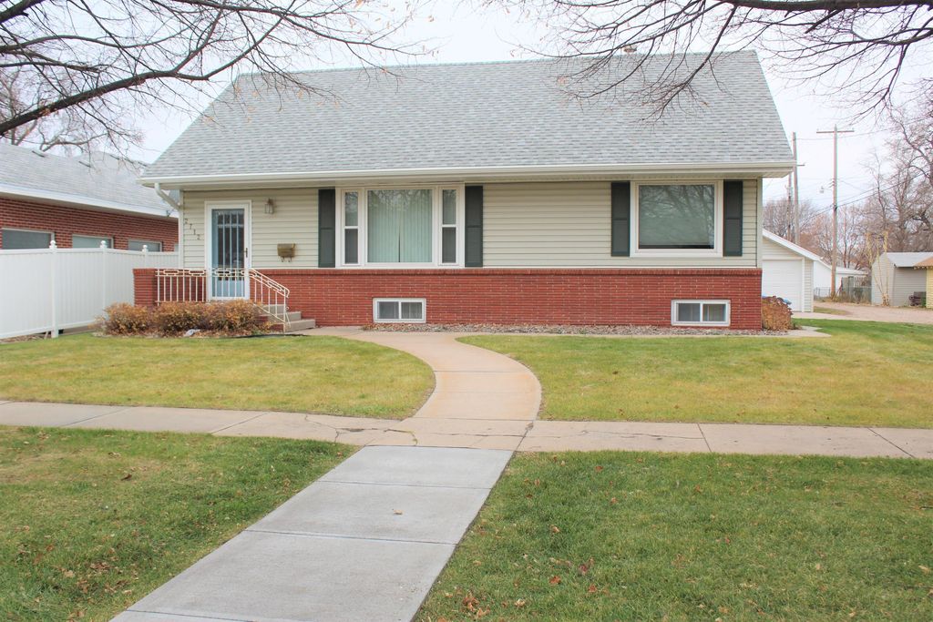 2712 Central Ave, Kearney, NE 68847
