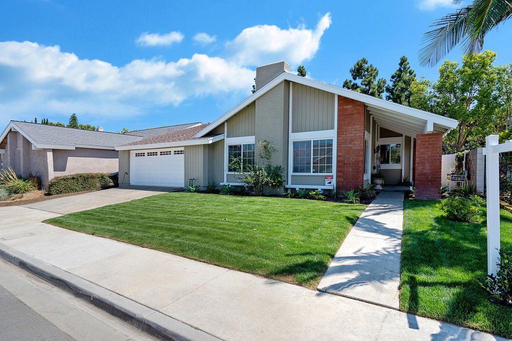 937 Dahlia Ave, Costa Mesa, CA 92626