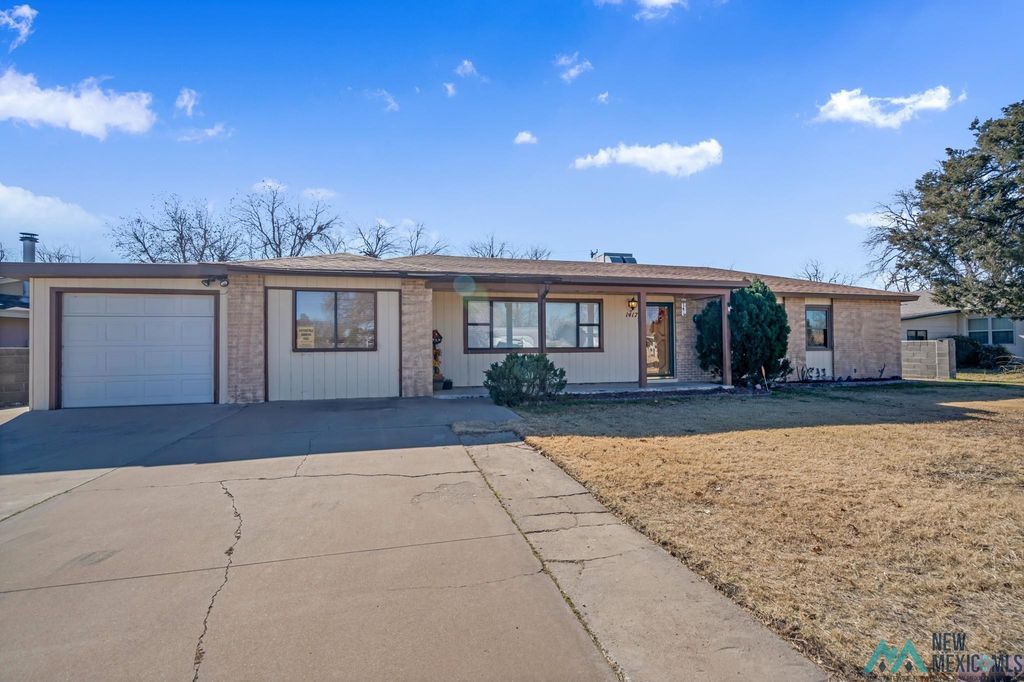 1417 N Country Club Cir, Carlsbad, NM 88220