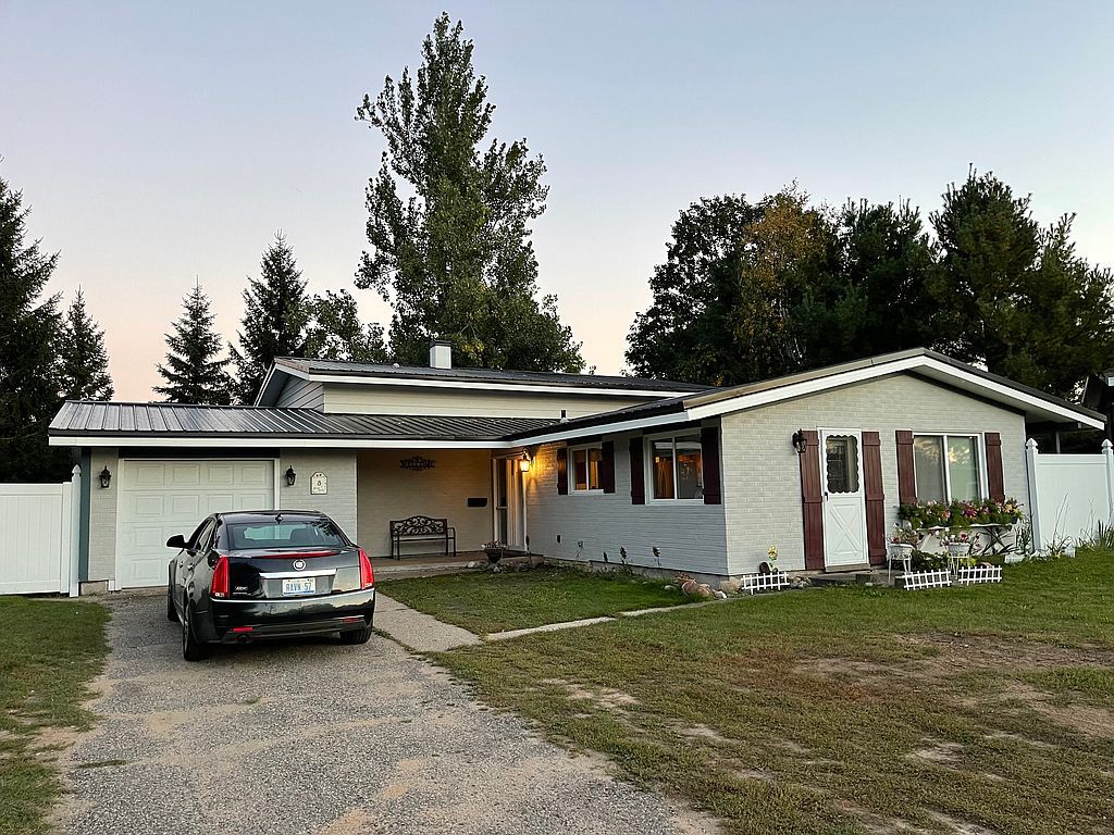 8 Brian Cir, Kincheloe, MI 49788