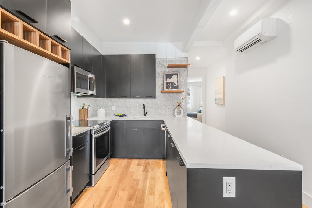 350 Halsey St #4, Brooklyn, NY 11216