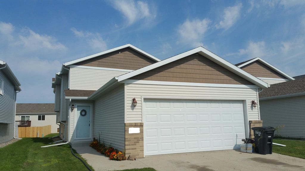 2589 55th Ave S, Fargo, ND 58104