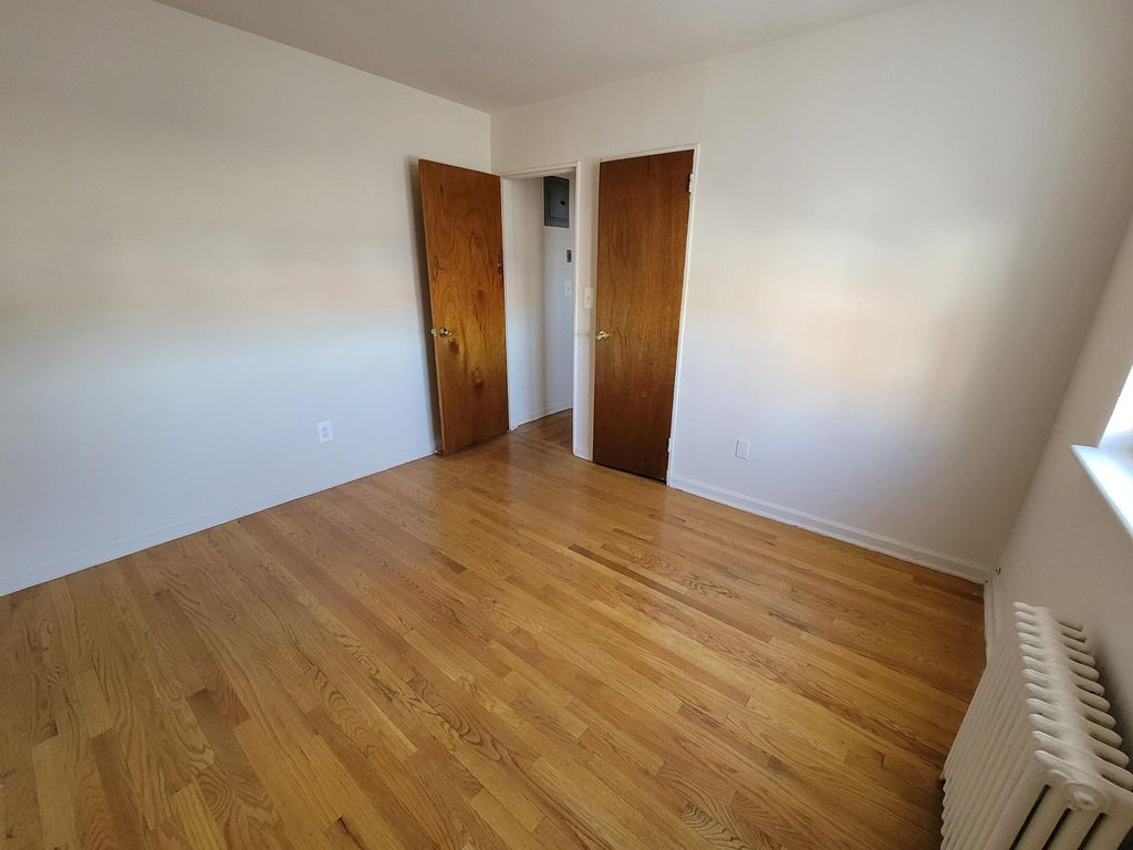 6127 223rd Pl #27A, Oakland Gardens, NY 11364