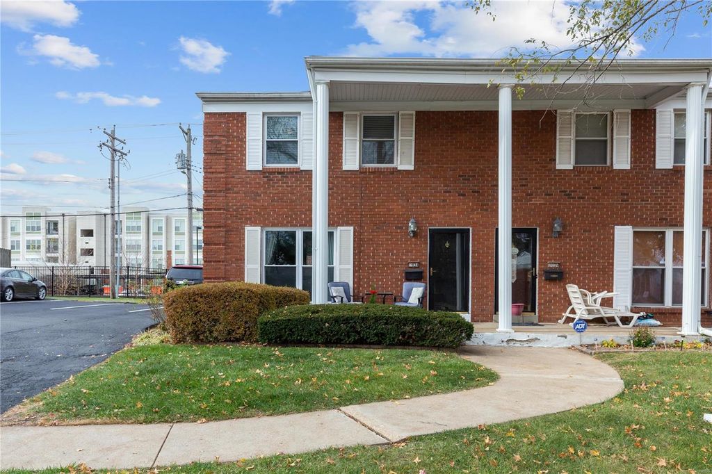 1034 Willow Brook Dr #1034, Saint Louis, MO 63146