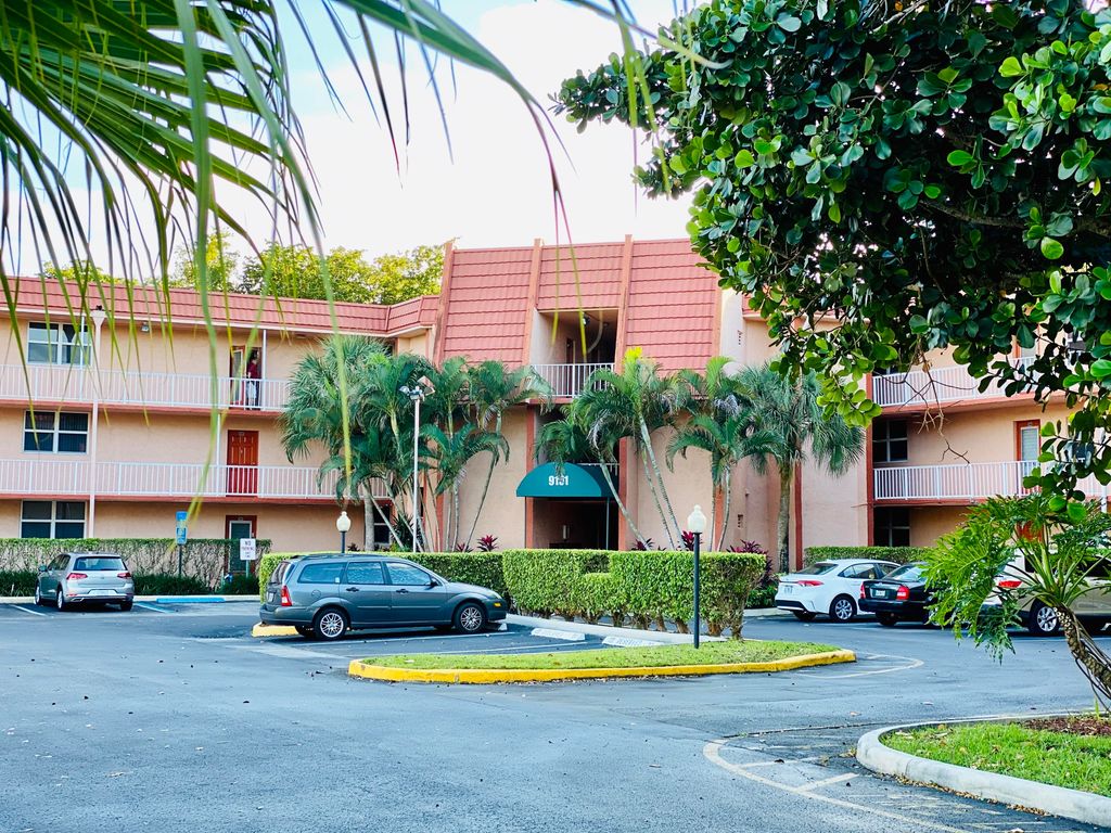 9151 Lime Bay Blvd 315, Tamarac, FL 2 Bed, 2 Bath Condo 25 Photos