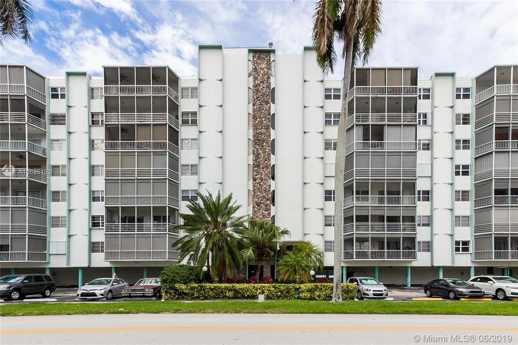 400 Diplomat Pkwy 614, Hallandale Beach, FL 2 Bed, 2 Bath Condo 27
