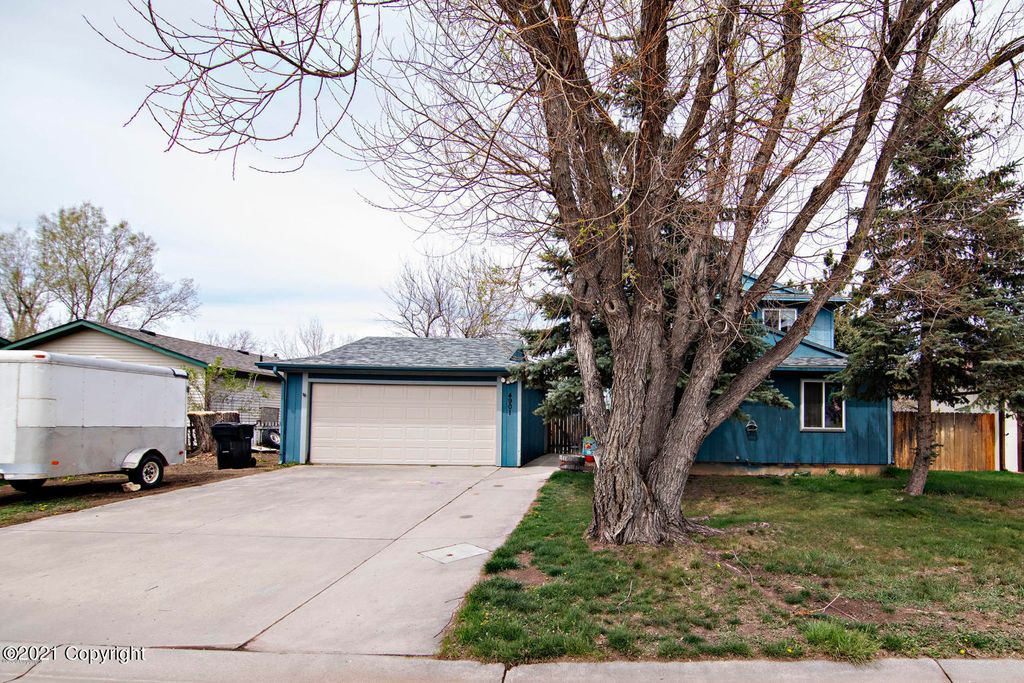 4901 Knickerbocker St, Gillette, WY 82718