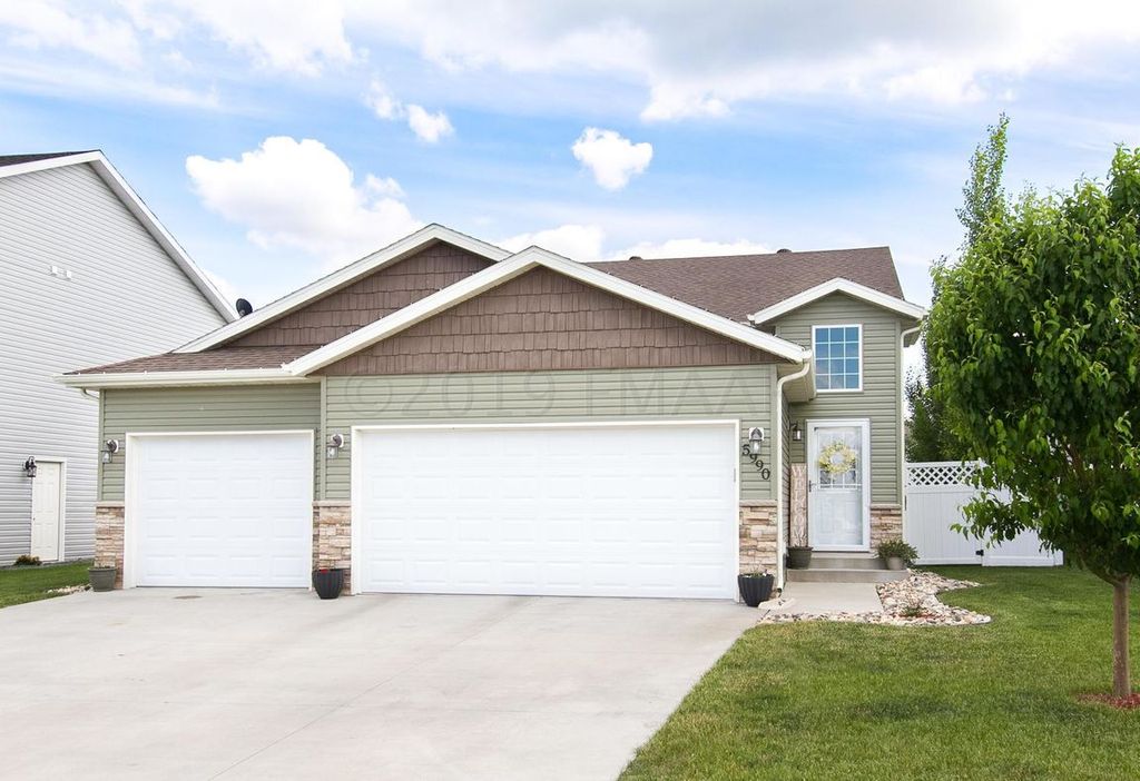 5990 56th Ave S, Fargo, ND 58104