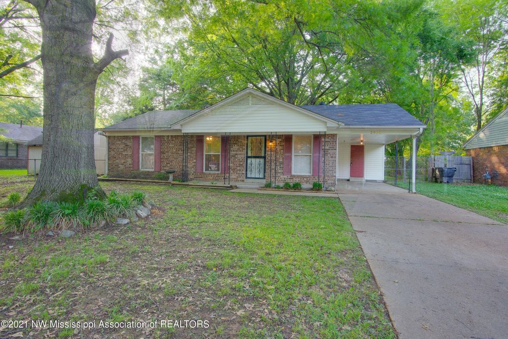 2960 Normandy Dr, Horn Lake, MS 38637