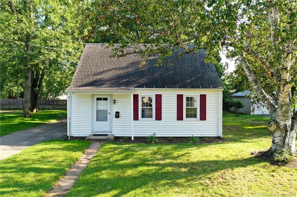 17 Hockanum Dr, East Hartford, CT 06118