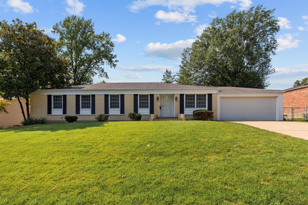 731 Aramis Dr, Saint Louis, MO 63141