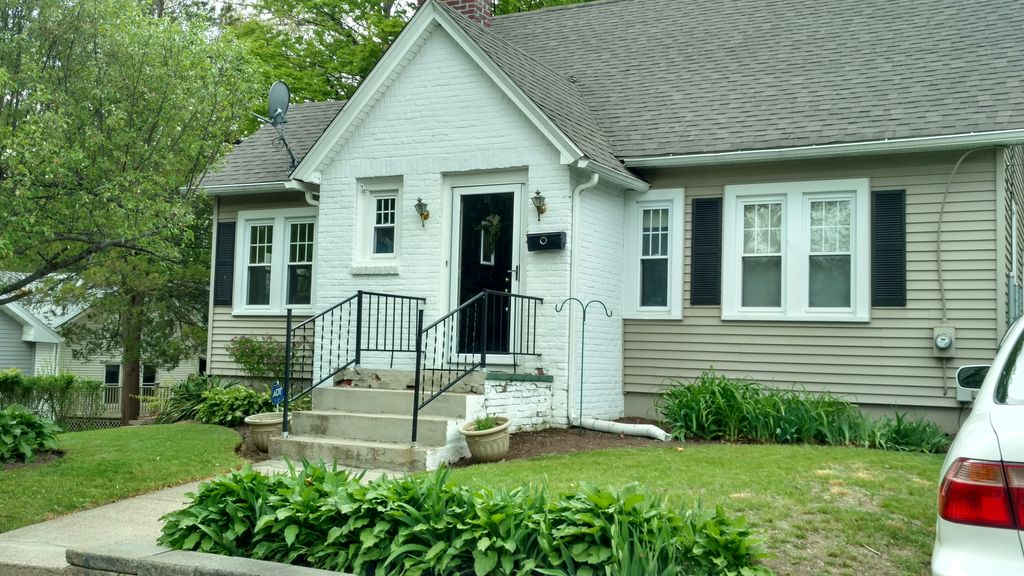 12 Carroll St, Springfield, MA 01108