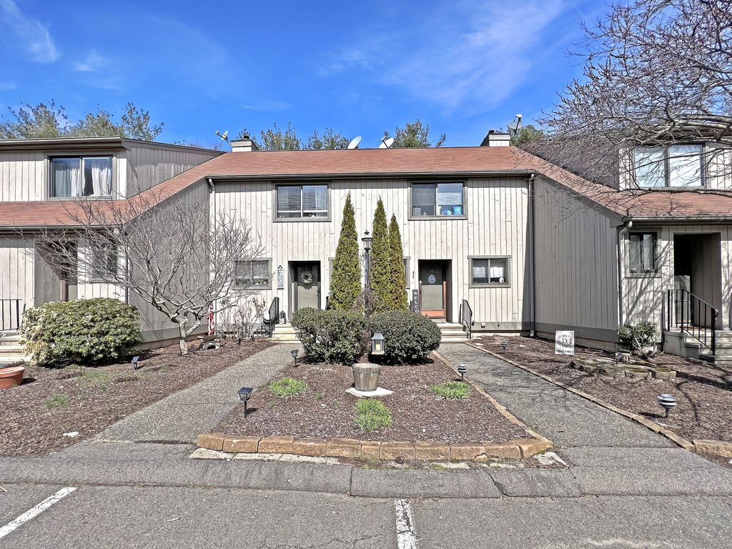 37 Brockton Ct 37, Beacon Falls, CT 06403 MLS 24007109 Trulia