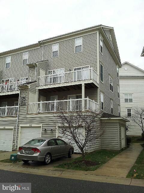 313 Cross Green St #B, Gaithersburg, MD 20878