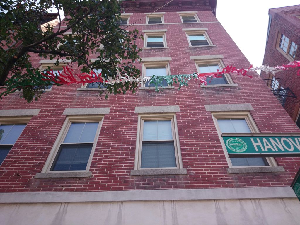 435 Hanover St #2D, Boston, MA 02113