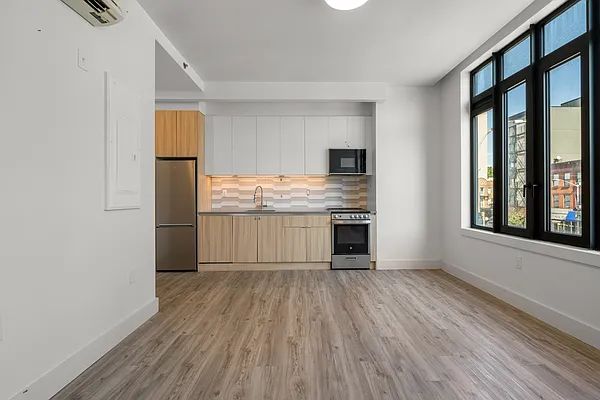 584 4th Ave #403, Brooklyn, NY 11215