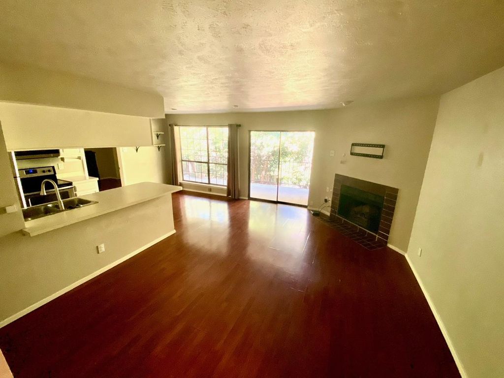2505 Wedglea Dr #203, Dallas, TX 75211