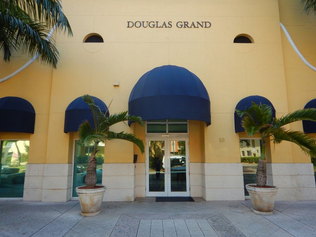 50 Menores Ave #718, Coral Gables, FL 33134