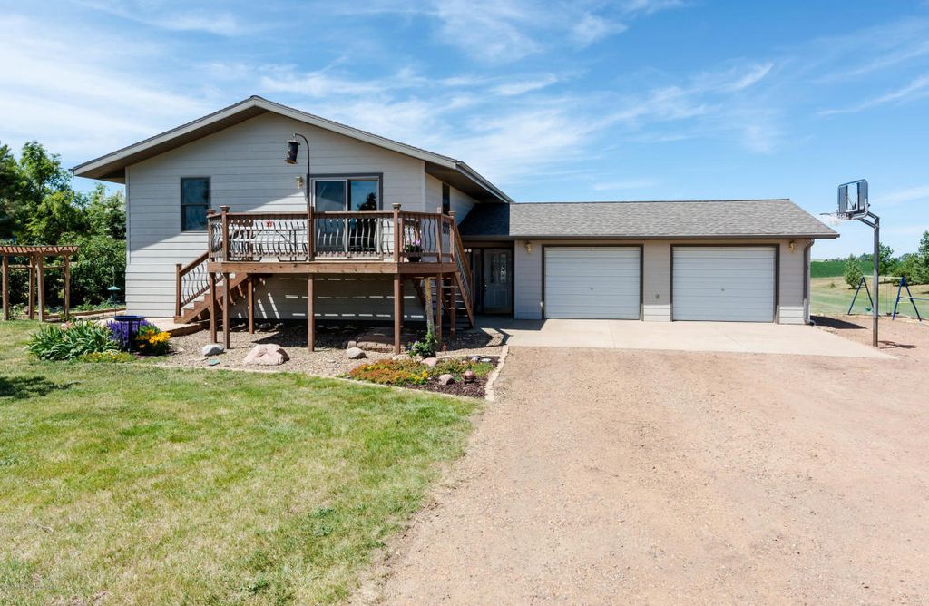 3145 111e Ave SW, Dickinson, ND 58601