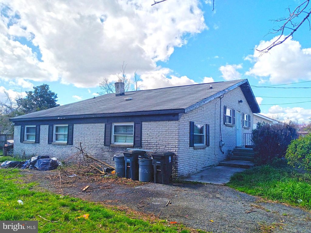 1107 Booth Ln, Capitol Heights, MD 20743