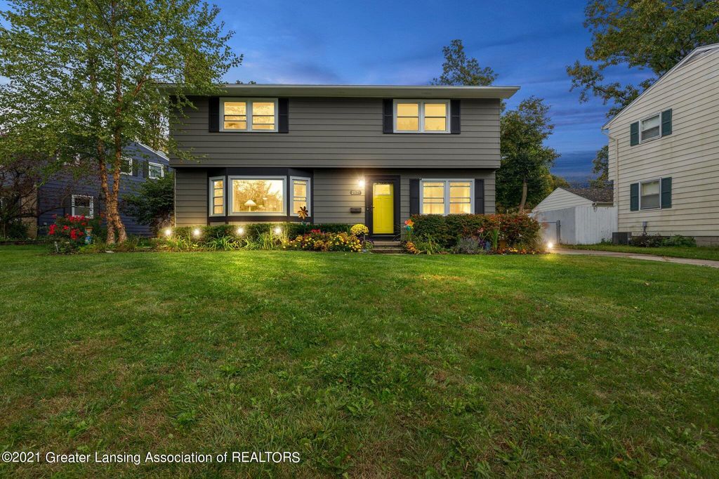 2521 Bedford Rd, Lansing, MI 48911