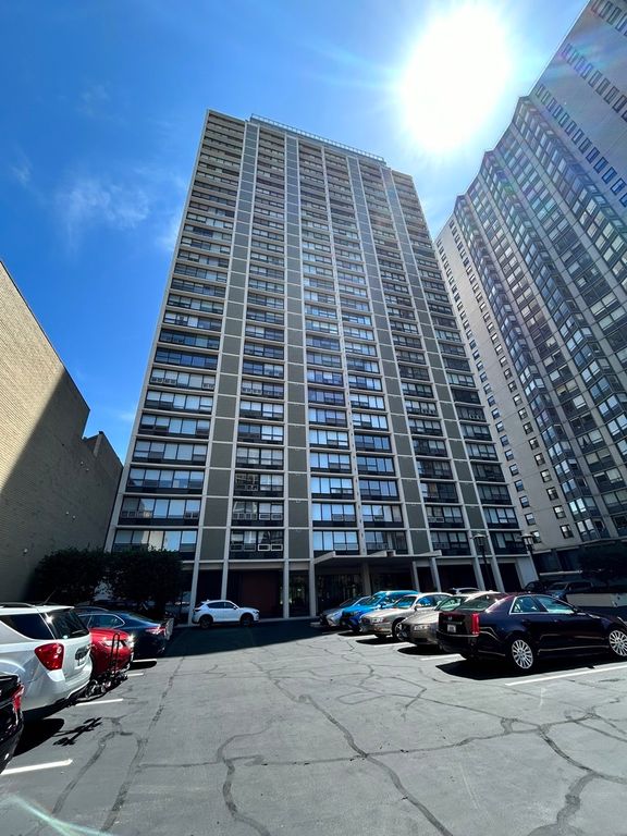 5733 N  Sheridan Rd #28A, Chicago, IL 60660