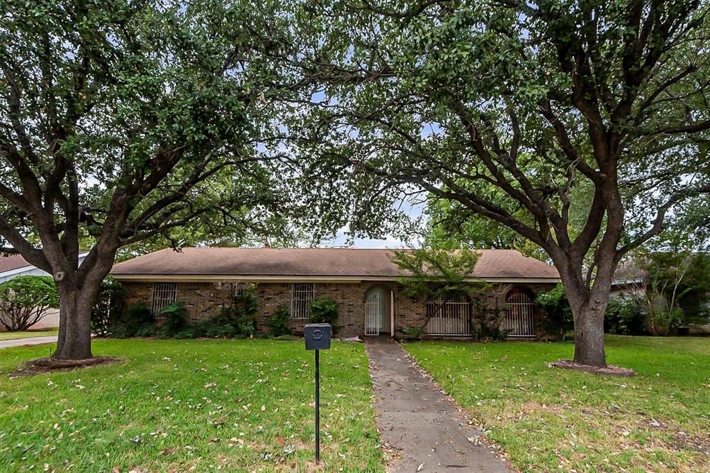 2112 Arlena Dr, Arlington, TX 76012