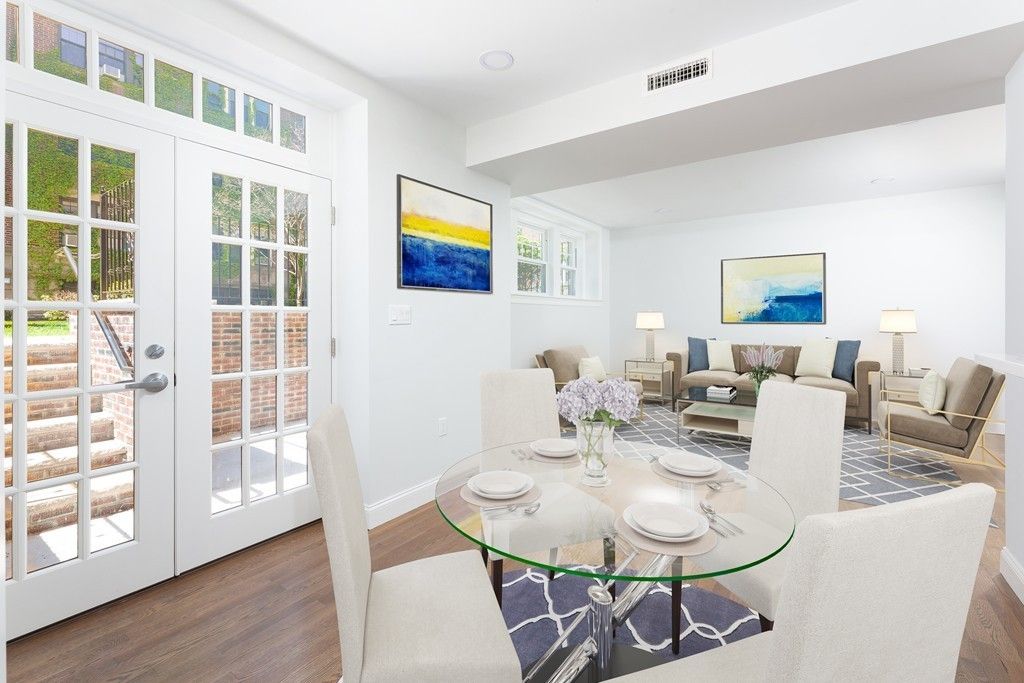 3 Greenway Ct #2, Brookline, MA 02446