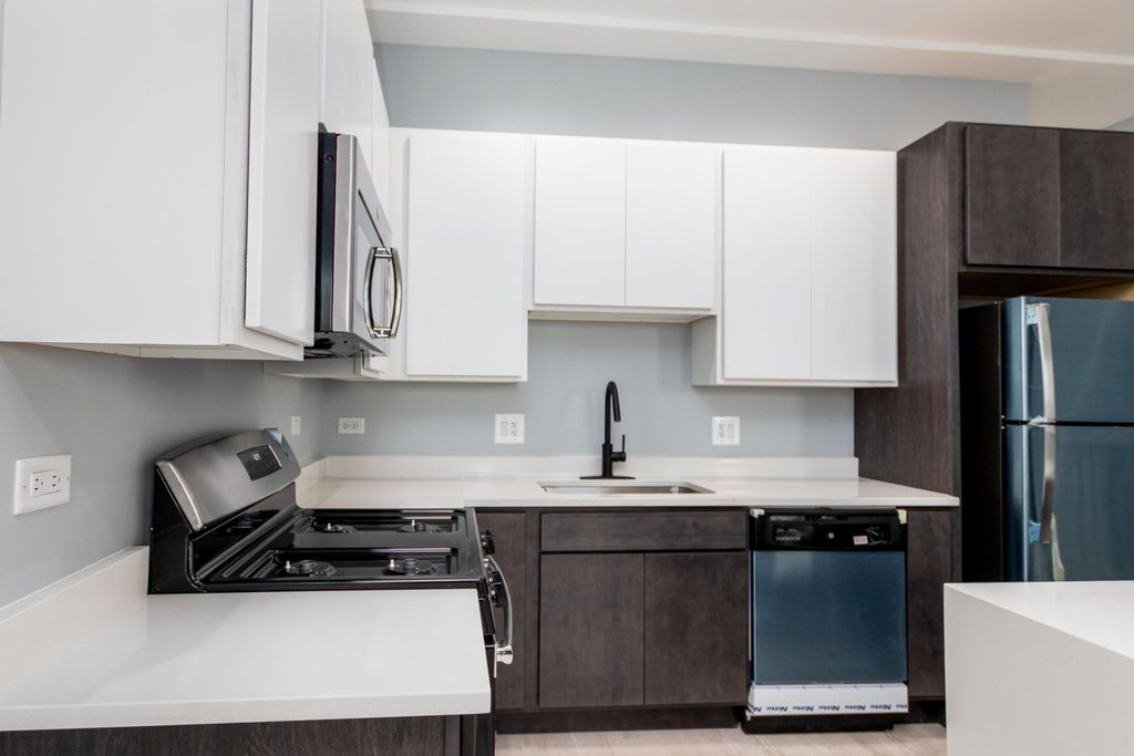 2424 W Warren Blvd #2, Chicago, IL 60612
