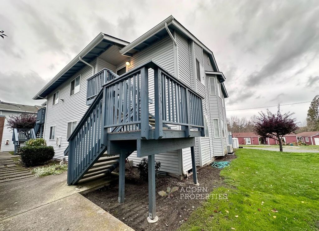 730 SE 8th Ave #D202, Oak Harbor, WA 98277