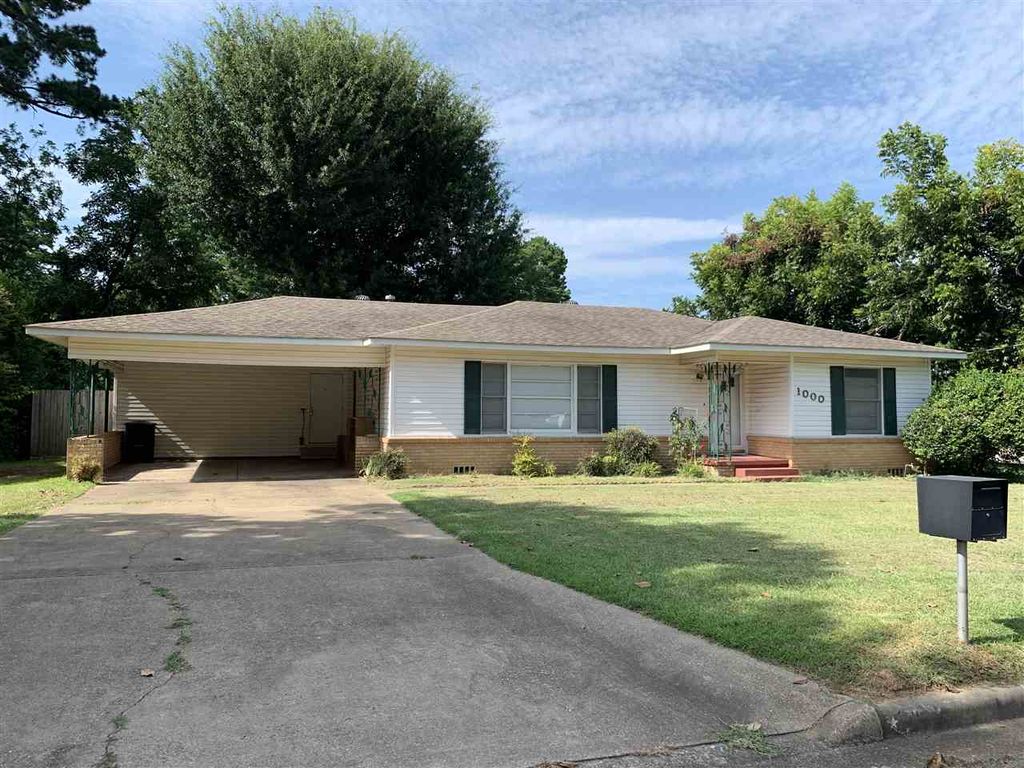 1000 W Holland St, Carthage, TX - 3 Bed, 2 Bath Single-Family Home - 29