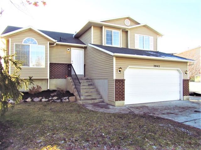2042 S Lake Mesa Dr, Syracuse, UT 84075