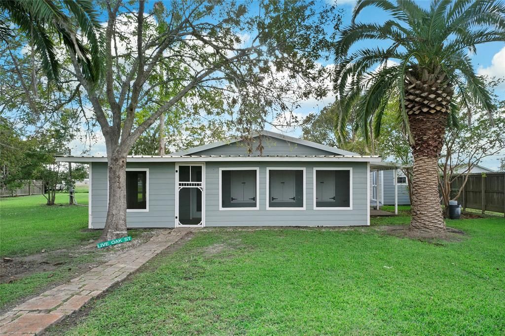456 Live Oak Rd, Matagorda, TX 77457