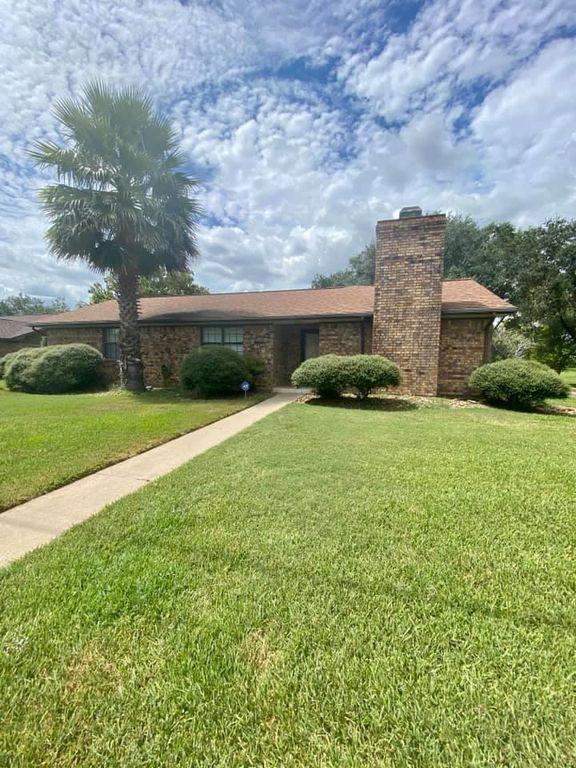 4902 Magnolia Ln, Bay City, TX 77414