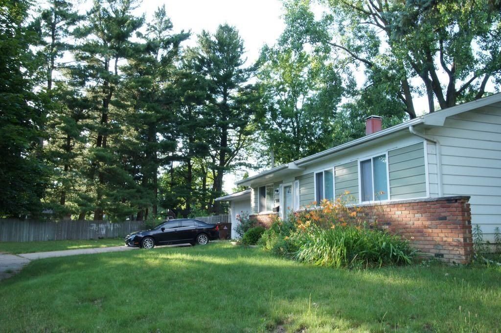 3800 Glenbrook Dr, Lansing, MI 48911