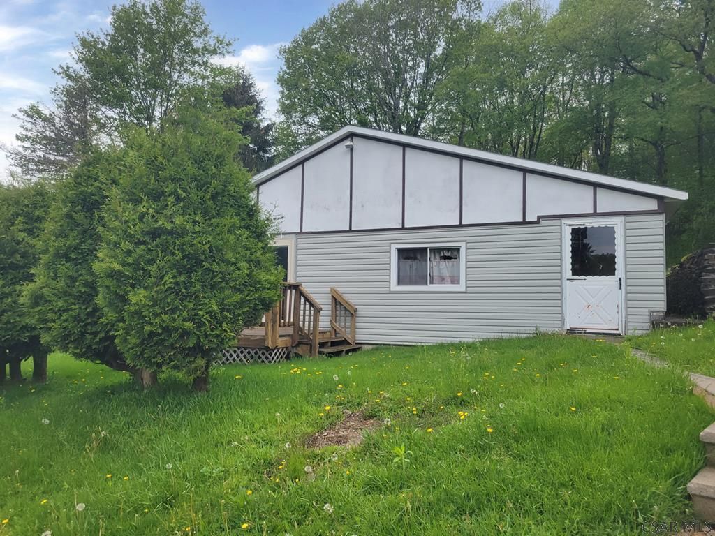 227 Crescent Dr, Windber, PA 15963